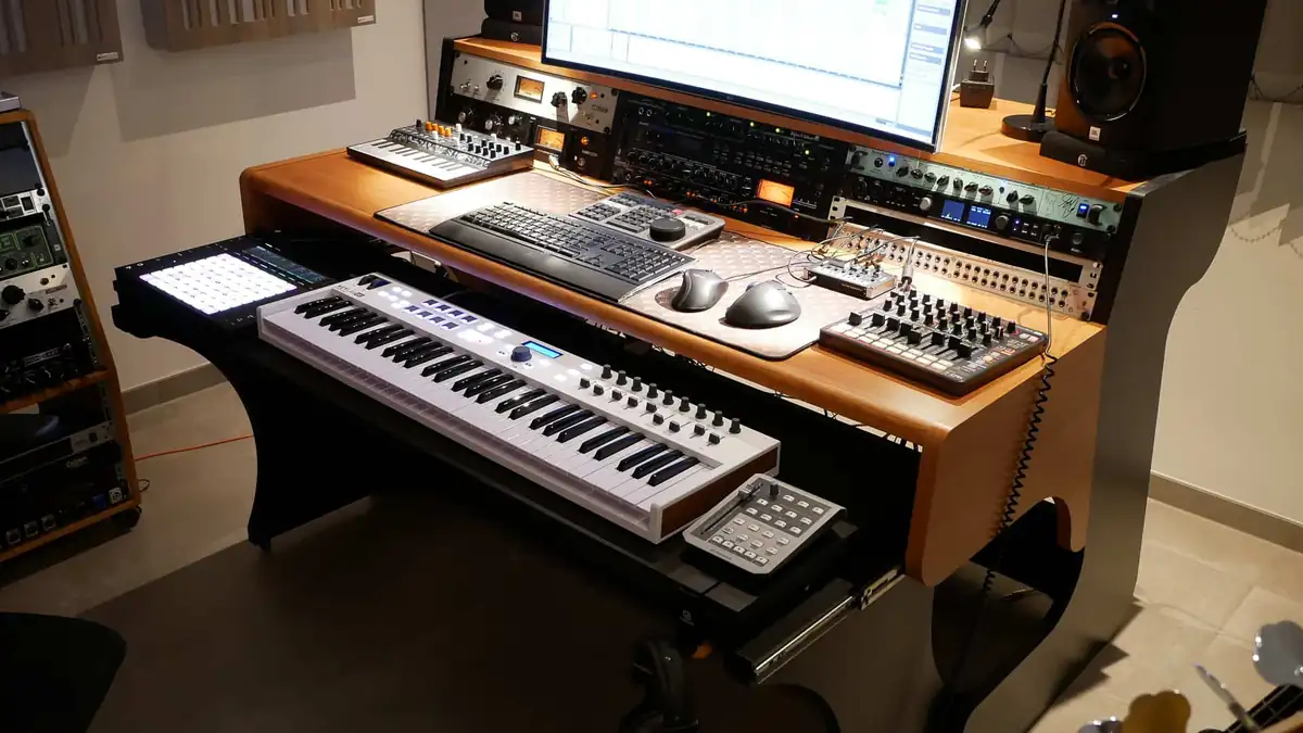 Zaor Miza 88 XL Flex - the perfect table for the studio
